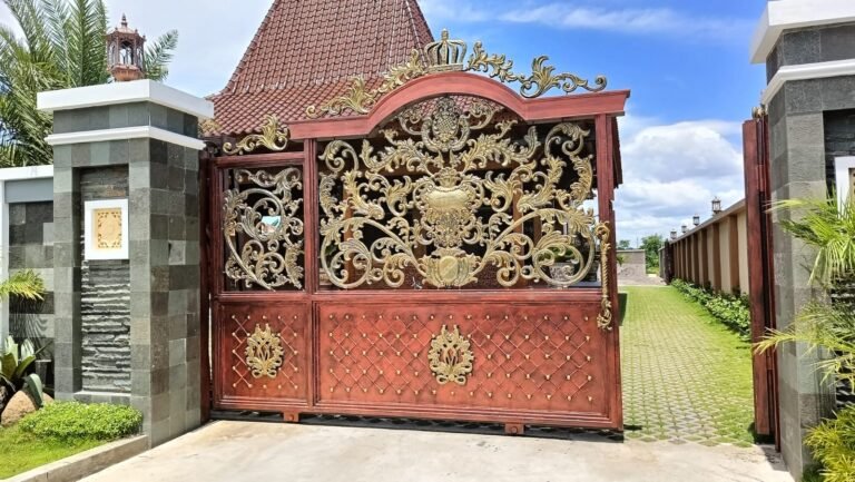 hasil pengerjaan pagar besi tempa klasik mewah di solo raya