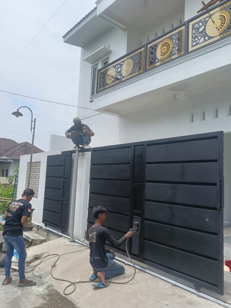 pemasangan pagar plat besi modern di solo raya