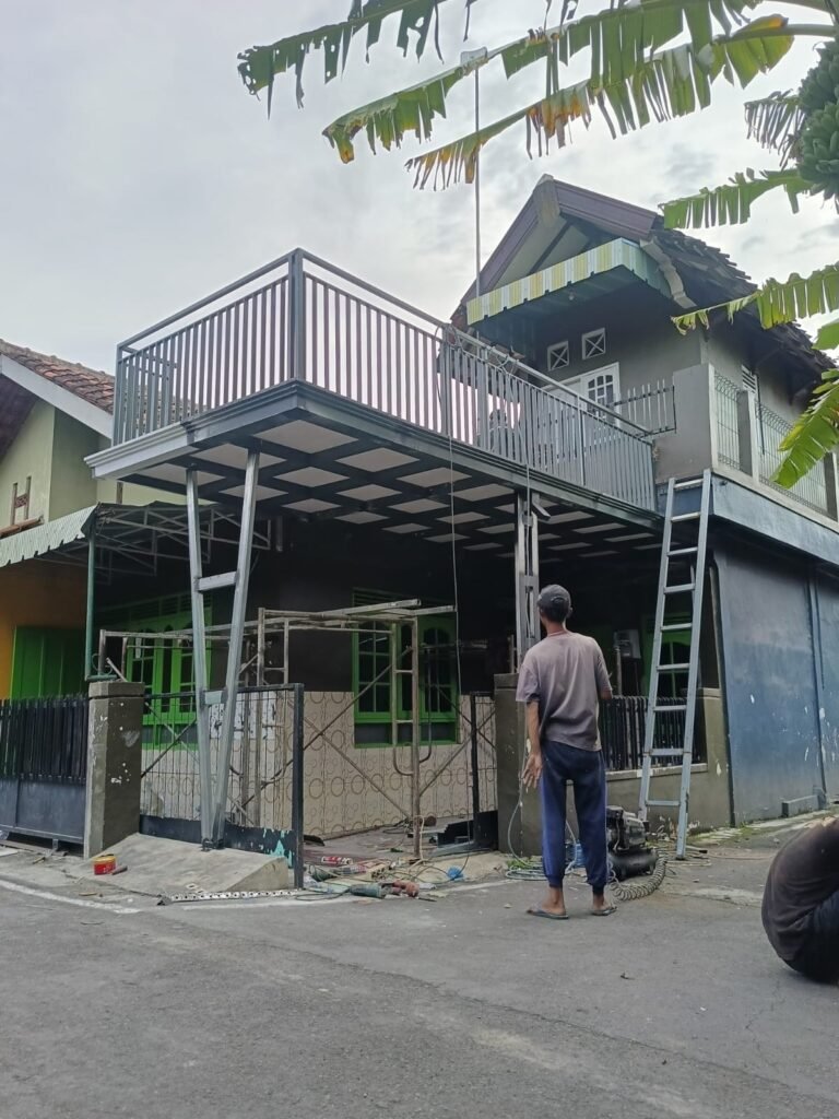 proses pemasangan mezzanine teras terbuka di solo raya